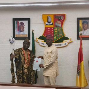 Governor Makinde Presents Staff Of Office To New Alaafin Owoade