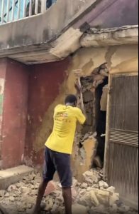 LASG Demolishes illegal Shops Attached to Idumota Pedestrian Bridge