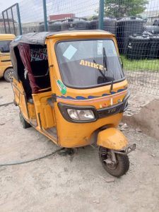 Lagos Police Arrest Six Suspected ‘One Chance’ Robbers, Recover Tricycle, Dummy Pistol