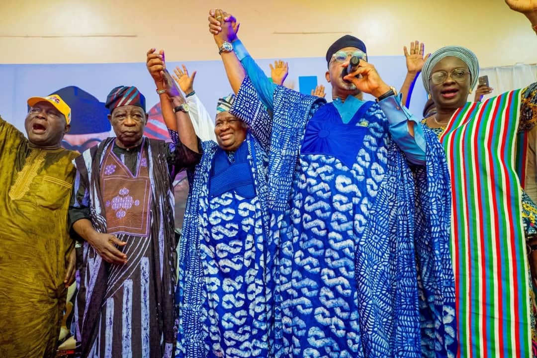 Abiodun Formally Presents Senator Adeola to Ogun West APC Stakeholders