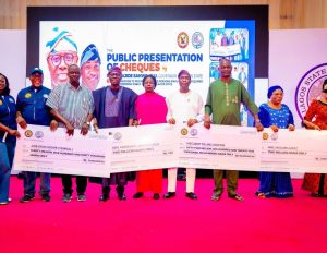 Sanwo-Olu Presents Cheques To 150 Beneficiaries For Lands Acquired By Lagos State